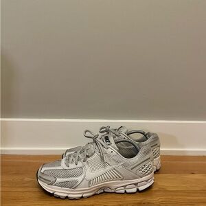 Men’s Nike Vomero 5 Vast Grey Size 9